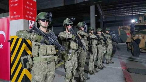 Kosova'da Türk Askerleri Coşku Dolu Gece