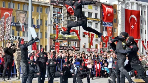 Kastamonu'da Jandarma Komandolarının Gösterisi Büyük İlgi Gördü