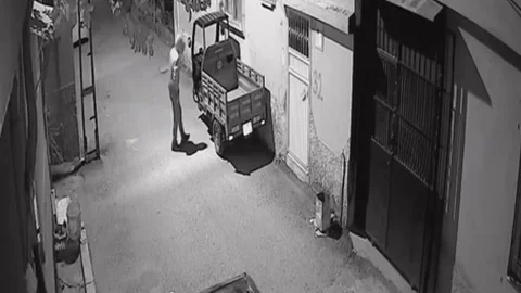 Adana'da Hızla Moped Çalan Şahıs