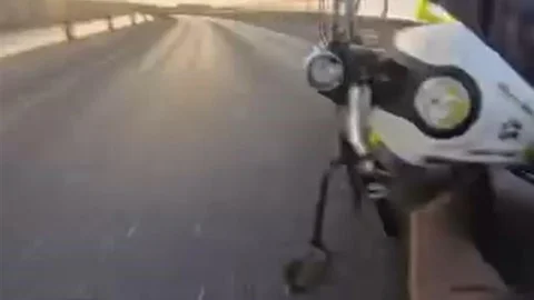 Esenyurt'ta Motosiklet Kazası Görüntülendi