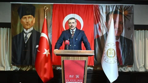 Vali Çiftçi Cumhuriyet Bayramı'nda Konuştu