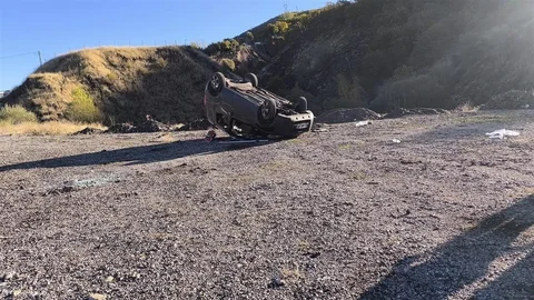 Bingöl'de Ticari Araç Takla Attı