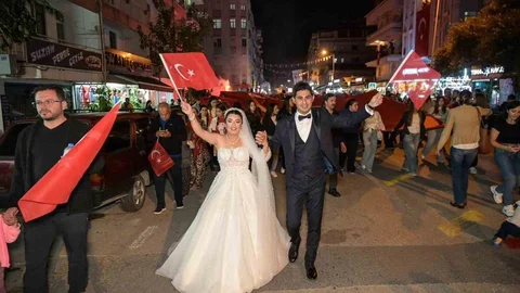 Antalya'da Düğün Öncesi Fener Alayı