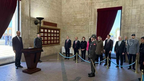 Almanya Şansölyesi Anıtkabir’i Ziyaret Etti