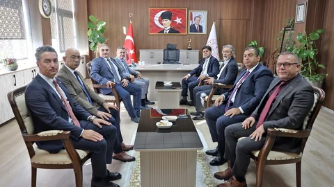 Mersin TSO Başkanı Çakır, İl Milli Eğitim Müdürü Özdemirci'ye Hayırlı Olsun Ziyareti