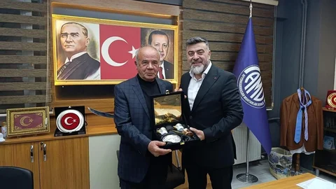 Afyonkarahisar'da 40 Yıllık Muhtara Vefa Plaketi