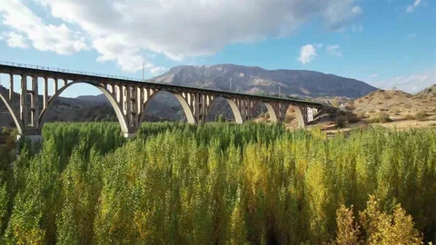 Alman Köprüsü'nde Sonbahar Manzarası