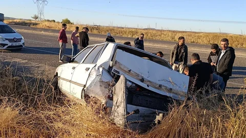 Adıyaman'da Otomobil Şarampole Düştü
