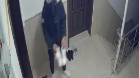 Kapı Önündeki Ayakkabıyı Çalan Kurye Yakalandı
