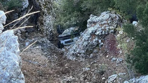 Erdemli'de Korkunç Kaza: Otomobil 30 Metrelik Uçuruma Yuvarlandı, Sürücü Hayatını Kaybetti!