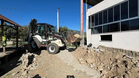 Buharkent'te Yol Genişletme Çalışmaları Devam Ediyor