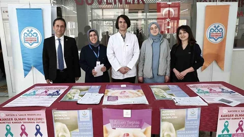 Kayseri'de Meme Kanseri Farkındalık Standı