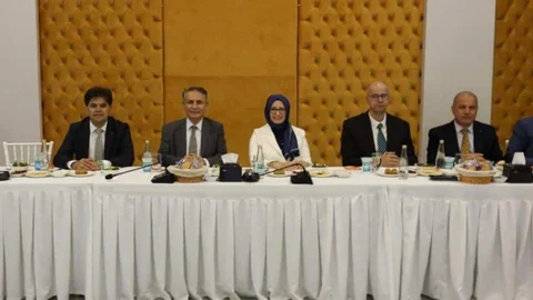 Mersın İl.Milli Eğitim Müdürlüğü'nde Halef İle.Selef'e Hayırlı Olsun İle Veda Yemeği Düzenlendi