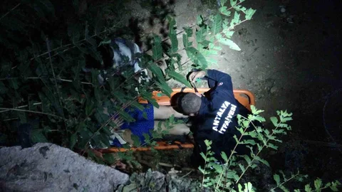 Antalya'da İnşaat Çukuruna Düşen Turist Kurtarıldı
