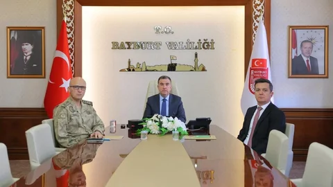 Bayburt'ta Vali Eldivan Toplantıda