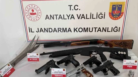 Antalya'da Ruhsatsız Silah Operasyonu