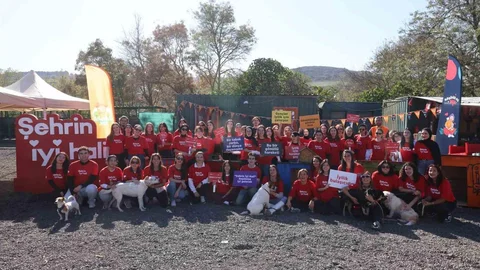 Serenay Sarıkaya ve Akbank'tan Hayvanlara Destek