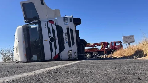 Şanlıurfa'da Tır Devrildi