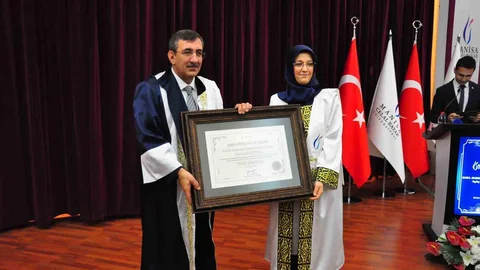 Cumhurbaşkanı Yardımcısı Yılmaz'a Unvan Verildi