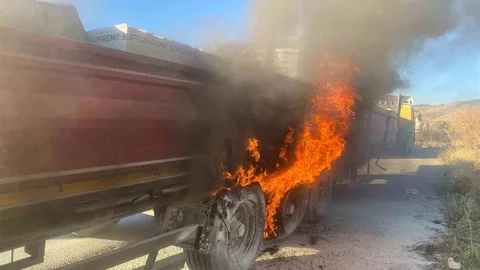 Afyonkarahisar'da Tır Yangını Panik Yarattı