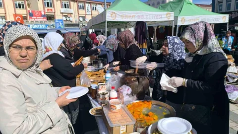 Şuhut'ta Hayır Çarşısı Düzenlendi