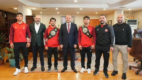 Dünya Şampiyonu Güreşçiler RTÜK'ü Ziyaret Etti!