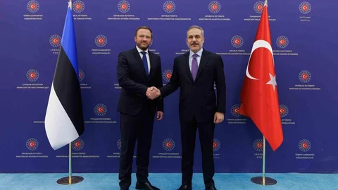 Bakan Fidan Eston mevkidaşıyla buluştu