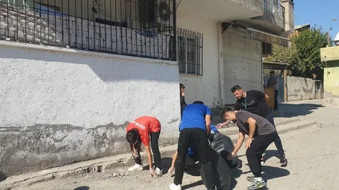 Cizre'de Spor Lisesi Öğrencileri Temizlik Yaptı