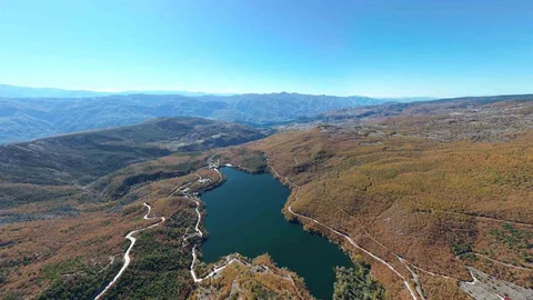 Zinav Gölü Sonbahar Renkleriyle Göz Kamaştırıyor