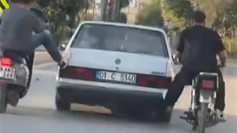 Adana'da Motosikletliler Yardım Etti