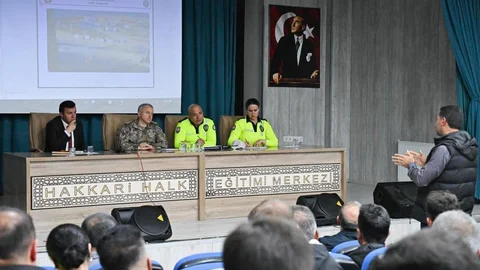 Hakkari'de Şoförlerle Toplantı Yapıldı