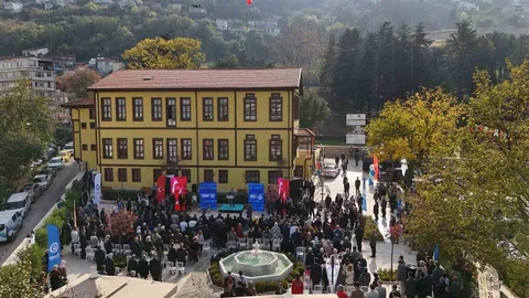 Alev Alatlı Sanat Merkezi Açıldı