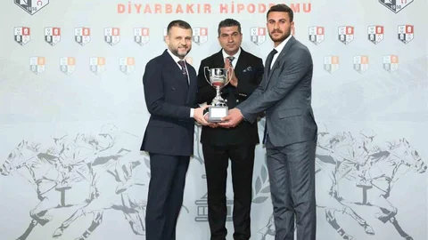 Eğil'de At Yarışı Heyecanı