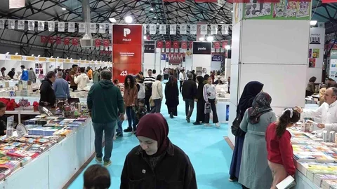 Malatya'da Kitap ve Kültür Fuarı Yoğun İlgi Görüyor