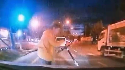 Mersin’de Kaza Kıl Payı Atlatıldı: Scooterli Genç Aniden Yola Fırladı, Aracın Altına Girmekten Son Anda Kurtuldu!