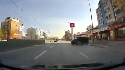 Bursa'da Freni Boşalan Minibüs Tehlike Yarattı