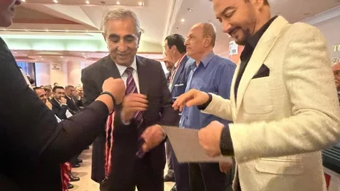 Başkan Sarı’ya "Altın Orkide Nişanı"