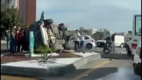 Araç Kavşakta Devrildi