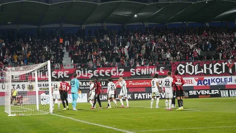 Vanspor FK, Sakaryaspor'u Yendi