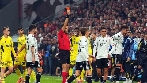 Beşiktaş-Fenerbahçe Maçında Kırmızı Kart Görüldü