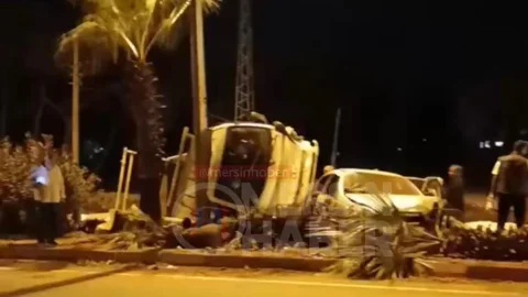 Kamyonet ve Otomobil Çarpıştı