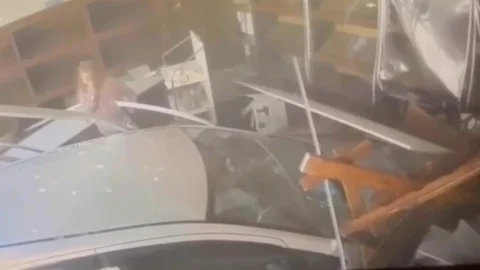 Edirne'de Fırına Otomobil Daldı