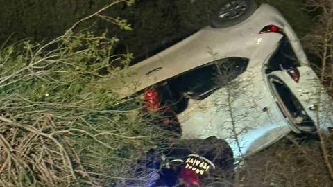 Adana'da Otomobil Devrildi