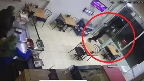 Bursa'da Drift Yapan Sürücü Kaza Yaptı