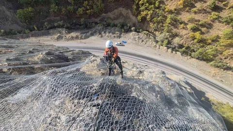 Tunceli'de Taş Düşmesi Önleme Çalışmaları