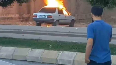 Şanlıurfa'da Park Halindeki Araç Yandı