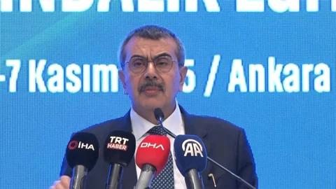Bakan Tekin'den Yurt Dışı Burs Açıklaması