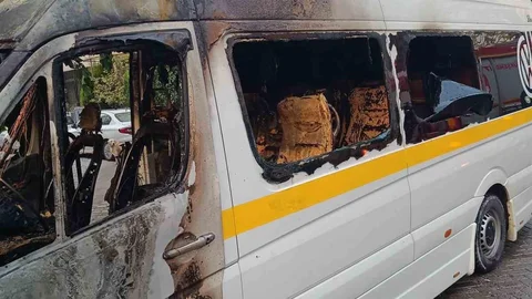 Manisa'da Servis Aracında Yangın