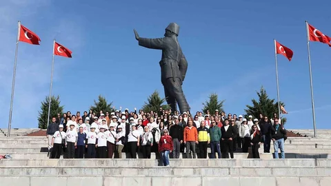 Muğla'dan 102 Kadın Anıtkabir'e Gitti