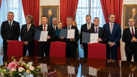 Çekya'da 3 Parti Koalisyonu Kurdu